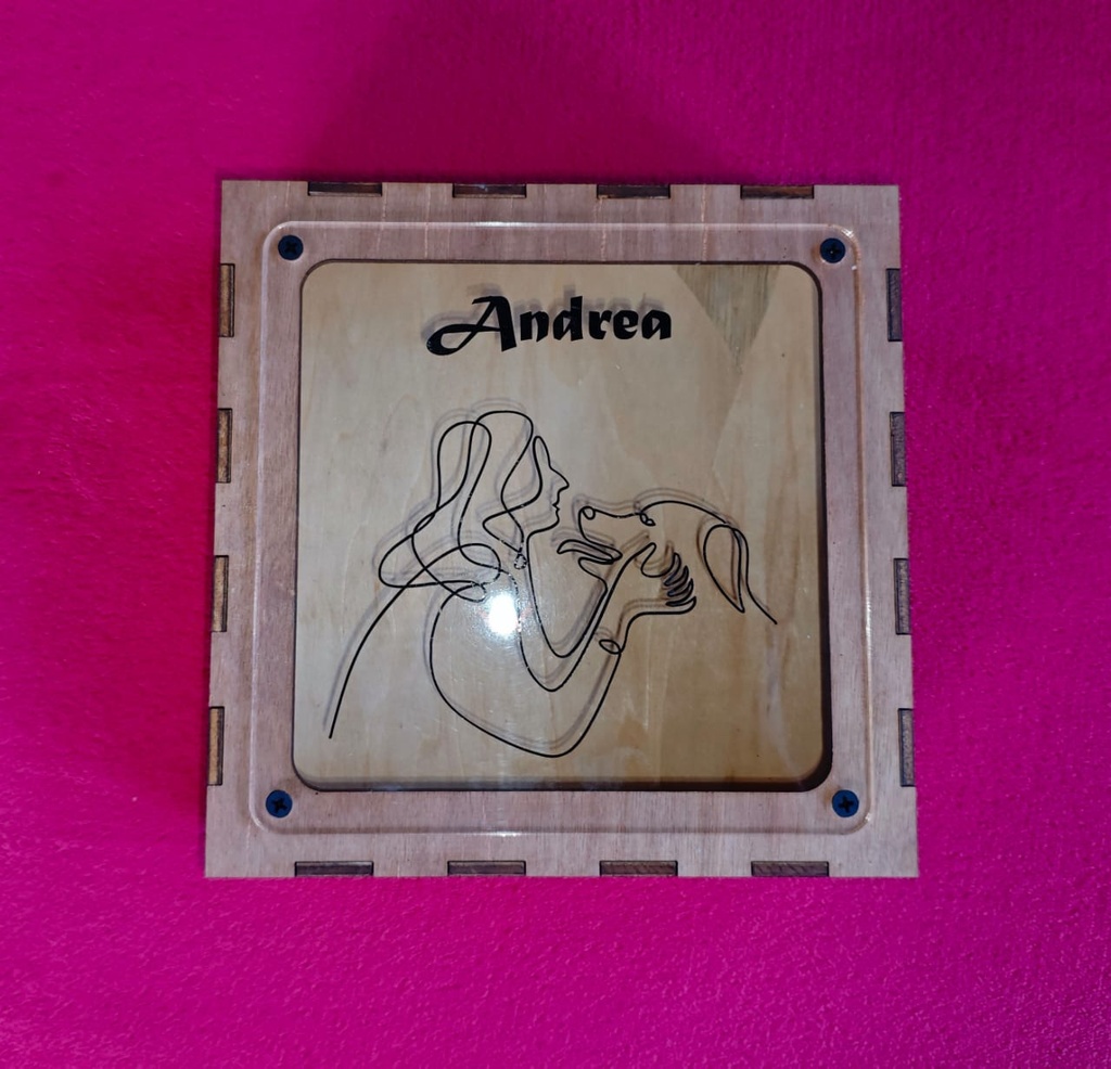 Alcancia triplay 4.5 personalizada (20 x 20 x 8)